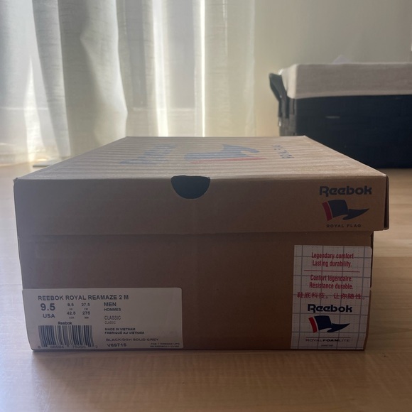 Black Classic Reeboks - Picture 6 of 6